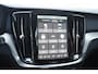 Volvo V60 T8 455PK Automaat Plug-in hybrid AWD Plus Dark / 360 Camera / Harman Kardon / Head-up display / Panorama schuifdak / Stoel- en stuurverwarming / Trekhaak / Elektrische stoelen met geheugen