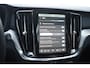 Volvo V60 T8 455PK Automaat Plug-in hybrid AWD Plus Dark / 360 Camera / Harman Kardon / Head-up display / Panorama schuifdak / Stoel- en stuurverwarming / Trekhaak / Elektrische stoelen met geheugen