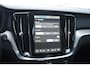 Volvo V60 T8 455PK Automaat Plug-in hybrid AWD Plus Dark / 360 Camera / Harman Kardon / Head-up display / Panorama schuifdak / Stoel- en stuurverwarming / Trekhaak / Elektrische stoelen met geheugen