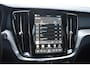 Volvo V60 T8 455PK Automaat Plug-in hybrid AWD Plus Dark / 360 Camera / Harman Kardon / Head-up display / Panorama schuifdak / Stoel- en stuurverwarming / Trekhaak / Elektrische stoelen met geheugen