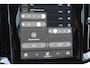 Volvo V60 T8 455PK Automaat Plug-in hybrid AWD Plus Dark / 360 Camera / Harman Kardon / Head-up display / Panorama schuifdak / Stoel- en stuurverwarming / Trekhaak / Elektrische stoelen met geheugen