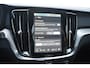 Volvo V60 T8 455PK Automaat Plug-in hybrid AWD Plus Dark / 360 Camera / Harman Kardon / Head-up display / Panorama schuifdak / Stoel- en stuurverwarming / Trekhaak / Elektrische stoelen met geheugen