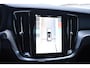 Volvo V60 T8 455PK Automaat Plug-in hybrid AWD Plus Dark / 360 Camera / Harman Kardon / Head-up display / Panorama schuifdak / Stoel- en stuurverwarming / Trekhaak / Elektrische stoelen met geheugen