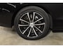 Volvo V60 T8 455PK Automaat Plug-in hybrid AWD Plus Dark / 360 Camera / Harman Kardon / Head-up display / Panorama schuifdak / Stoel- en stuurverwarming / Trekhaak / Elektrische stoelen met geheugen