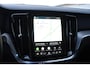 Volvo V60 T8 455PK Automaat Plug-in hybrid AWD Plus Dark / 360 Camera / Harman Kardon / Head-up display / Panorama schuifdak / Stoel- en stuurverwarming / Trekhaak / Elektrische stoelen met geheugen