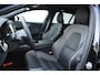 Volvo V60 T8 455PK Automaat Plug-in hybrid AWD Plus Dark / 360 Camera / Harman Kardon / Head-up display / Panorama schuifdak / Stoel- en stuurverwarming / Trekhaak / Elektrische stoelen met geheugen