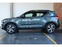 Volvo XC40 B4 Plus Dark | Trekhaak Semi-elektrisch | Adaptieve Cruise Control | Pilot Assist | Google Infotainment | Verwarmbare voorstoelen | Verwarmbaar stuurwiel | Blind Spot Information System | Verwarmbare voorruit | Parkeercamera | Parkeersensoren voor + achter |