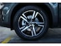 Volvo XC40 B4 Plus Dark | Trekhaak Semi-elektrisch | Adaptieve Cruise Control | Pilot Assist | Google Infotainment | Verwarmbare voorstoelen | Verwarmbaar stuurwiel | Blind Spot Information System | Verwarmbare voorruit | Parkeercamera | Parkeersensoren voor + achter |
