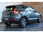 Volvo XC40 B4 Plus Dark | Trekhaak Semi-elektrisch | Adaptieve Cruise Control | Pilot Assist | Google Infotainment | Verwarmbare voorstoelen | Verwarmbaar stuurwiel | Blind Spot Information System | Verwarmbare voorruit | Parkeercamera | Parkeersensoren voor + achter |