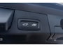 Volvo XC60 2.0 T6 Plug-in hybrid AWD Ultra Dark | Schuif-/Kanteldak | Luchtvering | 360 Camera | Harman Kardon Audio  | Elektrische Bedienbare Stoelen | Stoel-/Stuurverwarming | Trekhaak | Elektrische Achterklep | Parkeersensoren | BLIS