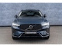 Volvo XC60 2.0 T6 Plug-in hybrid AWD Ultra Dark | Schuif-/Kanteldak | Luchtvering | 360 Camera | Harman Kardon Audio  | Elektrische Bedienbare Stoelen | Stoel-/Stuurverwarming | Trekhaak | Elektrische Achterklep | Parkeersensoren | BLIS
