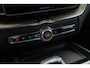 Volvo XC60 2.0 T6 Plug-in hybrid AWD Ultra Dark | Schuif-/Kanteldak | Luchtvering | 360 Camera | Harman Kardon Audio  | Elektrische Bedienbare Stoelen | Stoel-/Stuurverwarming | Trekhaak | Elektrische Achterklep | Parkeersensoren | BLIS