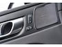 Volvo XC60 2.0 T6 Plug-in hybrid AWD Ultra Dark | Schuif-/Kanteldak | Luchtvering | 360 Camera | Harman Kardon Audio  | Elektrische Bedienbare Stoelen | Stoel-/Stuurverwarming | Trekhaak | Elektrische Achterklep | Parkeersensoren | BLIS