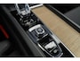Volvo XC60 2.0 T6 Plug-in hybrid AWD Ultra Dark | Schuif-/Kanteldak | Luchtvering | 360 Camera | Harman Kardon Audio  | Elektrische Bedienbare Stoelen | Stoel-/Stuurverwarming | Trekhaak | Elektrische Achterklep | Parkeersensoren | BLIS