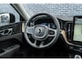 Volvo XC60 2.0 T6 Plug-in hybrid AWD Ultra Dark | Schuif-/Kanteldak | Luchtvering | 360 Camera | Harman Kardon Audio  | Elektrische Bedienbare Stoelen | Stoel-/Stuurverwarming | Trekhaak | Elektrische Achterklep | Parkeersensoren | BLIS