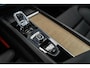 Volvo XC60 2.0 T6 Plug-in hybrid AWD Ultra Dark | Schuif-/Kanteldak | Luchtvering | 360 Camera | Harman Kardon Audio  | Elektrische Bedienbare Stoelen | Stoel-/Stuurverwarming | Trekhaak | Elektrische Achterklep | Parkeersensoren | BLIS
