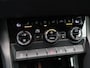 Skoda Karoq 1.5 TSi 150 Pk Automaat Sportline Business | Trekhaak | Stoel/Stuurverwarming | Panorama dak | Matrix LED | Camera | CarPlay | Parkeersensoren | 18 Inch | 50.137 Km !!