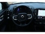 Volvo EX40 Single Motor Extended Range Plus 82 kWh | Trekhaak | Verwarmbare voorstoelen en stuurwiel | Premium audio by Harman Kardon | Apple carplay/Android auto | Warmtepomp |