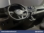 Volkswagen Crafter 2.0 TDI 141pk L3H2 L2H1 Euro6 Airco | Camera | Apple Carplay | Android Auto Parkeersensoren, Bijrijdersbank, 3000kg trekvermogen