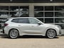 BMW X1 sDrive18i M SPORT | PANORAMA | PREMIUM PACK | ADAPT. CRUISE | KEYLESS ENTRY | STOELVERWARMING | 19 INCH LM VELGEN |