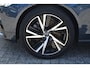 Volvo V90 T6 Plug-in hybrid AWD Ultimate Dark | Luchtvering Achter | Head Up Display | Massage | Stoelkoeling & Verwarming | Standkachel | Panoramisch Schuif-/Kanteldak | Harman Kardon Premium Sound | BLIS | Adaptieve Cruise Control | Google | Apple Carplay | Parkeercamera | Getint Glas |