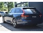 Volvo V90 T6 Plug-in hybrid AWD Ultimate Dark | Luchtvering Achter | Head Up Display | Massage | Stoelkoeling & Verwarming | Standkachel | Panoramisch Schuif-/Kanteldak | Harman Kardon Premium Sound | BLIS | Adaptieve Cruise Control | Google | Apple Carplay | Parkeercamera | Getint Glas |