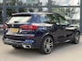 BMW X5 xDrive45e High Executive BOMVOL! | PANO | HARMAN KARDON | LASER LED | ELEK. ACHTER KLEP | ELEK. TREKHAAK | STOELVERWARMING | ELEK. MEM. SEAT | ACHTERUITRIJCAMERA | 22'' VELGEN | RIJKLAAR PRIJS + 12 MND BOVAG GARANTIE |