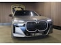 BMW 7-Serie M760e xDrive|571 pk|Skylounge|BMW Iconic Glow kristalkoplampen |Carbon & Kristal int.|Theatre Scr.|Automatic doors