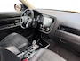 Mitsubishi Outlander 2.4 PHEV Intense Apple Carplay/Android Auto , electronic climate controle , leder , stoelverwarming , lm velgen , cruise , trekhaak .