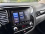 Mitsubishi Outlander 2.4 PHEV Intense Apple Carplay/Android Auto , electronic climate controle , leder , stoelverwarming , lm velgen , cruise , trekhaak .