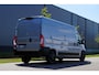 Peugeot Boxer 2.2 BlueHDi 140 L3H2 3.5t Zwaar in Topstaat |Trekhaak |FULL-LED |Groot scherm |Camera |Cruise |Navi |Carplay |Android auto |EURO6 |1e eigenaar |3500 KG |Metallic