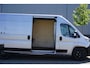 Peugeot Boxer 2.2 BlueHDi 140 L3H2 3.5t Zwaar in Topstaat |Trekhaak |FULL-LED |Groot scherm |Camera |Cruise |Navi |Carplay |Android auto |EURO6 |1e eigenaar |3500 KG |Metallic