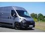 Peugeot Boxer 2.2 BlueHDi 140 L3H2 3.5t Zwaar in Topstaat |Trekhaak |FULL-LED |Groot scherm |Camera |Cruise |Navi |Carplay |Android auto |EURO6 |1e eigenaar |3500 KG |Metallic