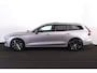Volvo V60 T8 Recharge AWD Plus Dark - Panorama/schuifdak - IntelliSafe Assist & Surround - 360º Camera - Harman/Kardon audio - Verwarmde voorstoelen, stuur & achterbank - Parkeersensoren voor & achter - Elektr. bedienb. voorstoelen met geheugen - Head up display - Extra getint glas - Inklapbare trekhaak - 18' LMV
