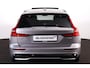 Volvo V60 T8 Recharge AWD Plus Dark - Panorama/schuifdak - IntelliSafe Assist & Surround - 360º Camera - Harman/Kardon audio - Verwarmde voorstoelen, stuur & achterbank - Parkeersensoren voor & achter - Elektr. bedienb. voorstoelen met geheugen - Head up display - Extra getint glas - Inklapbare trekhaak - 18' LMV