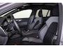 Volvo V60 T8 Recharge AWD Plus Dark - Panorama/schuifdak - IntelliSafe Assist & Surround - 360º Camera - Harman/Kardon audio - Verwarmde voorstoelen, stuur & achterbank - Parkeersensoren voor & achter - Elektr. bedienb. voorstoelen met geheugen - Head up display - Extra getint glas - Inklapbare trekhaak - 18' LMV