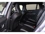 Volvo V60 T8 Recharge AWD Plus Dark - Panorama/schuifdak - IntelliSafe Assist & Surround - 360º Camera - Harman/Kardon audio - Verwarmde voorstoelen, stuur & achterbank - Parkeersensoren voor & achter - Elektr. bedienb. voorstoelen met geheugen - Head up display - Extra getint glas - Inklapbare trekhaak - 18' LMV