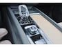 Volvo XC60 T6 Recharge AWD Plus Bright - Luchtvering - IntelliSafe Assist & Surround - Harman/Kardon audio - Adaptieve LED koplampen - Parkeercamera achter - Verwarmde voorstoelen, stuur & achterbank - Parkeersensoren voor & achter - Elektr. bedienb. voorstoelen met geheugen - Inklapbare trekhaak - 22' LMV