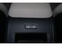 Volvo XC60 T6 Recharge AWD Plus Bright - Luchtvering - IntelliSafe Assist & Surround - Harman/Kardon audio - Adaptieve LED koplampen - Parkeercamera achter - Verwarmde voorstoelen, stuur & achterbank - Parkeersensoren voor & achter - Elektr. bedienb. voorstoelen met geheugen - Inklapbare trekhaak - 22' LMV