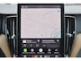 Volvo XC60 T6 Recharge AWD Plus Bright - Luchtvering - IntelliSafe Assist & Surround - Harman/Kardon audio - Adaptieve LED koplampen - Parkeercamera achter - Verwarmde voorstoelen, stuur & achterbank - Parkeersensoren voor & achter - Elektr. bedienb. voorstoelen met geheugen - Inklapbare trekhaak - 22' LMV
