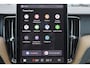 Volvo XC60 T6 Recharge AWD Plus Bright - Luchtvering - IntelliSafe Assist & Surround - Harman/Kardon audio - Adaptieve LED koplampen - Parkeercamera achter - Verwarmde voorstoelen, stuur & achterbank - Parkeersensoren voor & achter - Elektr. bedienb. voorstoelen met geheugen - Inklapbare trekhaak - 22' LMV