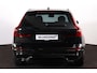 Volvo XC60 T6 Recharge AWD Plus Bright - Luchtvering - IntelliSafe Assist & Surround - Harman/Kardon audio - Adaptieve LED koplampen - Parkeercamera achter - Verwarmde voorstoelen, stuur & achterbank - Parkeersensoren voor & achter - Elektr. bedienb. voorstoelen met geheugen - Inklapbare trekhaak - 22' LMV