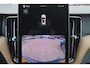 Volvo XC60 T6 Recharge AWD Plus Bright - Luchtvering - IntelliSafe Assist & Surround - Harman/Kardon audio - Adaptieve LED koplampen - Parkeercamera achter - Verwarmde voorstoelen, stuur & achterbank - Parkeersensoren voor & achter - Elektr. bedienb. voorstoelen met geheugen - Inklapbare trekhaak - 22' LMV