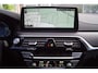 BMW 5-Serie 530e Business Edition Plus Autom Schuifdak Luxe Leder Adaptieve Cruise Softclose Head-Up Navi Camera Clima ENZ NL Auto
