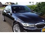 BMW 5-Serie 530e Business Edition Plus Autom Schuifdak Luxe Leder Adaptieve Cruise Softclose Head-Up Navi Camera Clima ENZ NL Auto