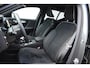 Volvo XC40 B4 211PK Automaat Plus Dark / Adaptive Cruise control / Extra getint glas / Harman Kardon / Elektrisch verstelbare stoelen met geheugen / Stoel- en stuurverwarming / Elektrisch panorama schuifdak / Trekhaak