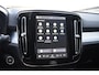 Volvo XC40 B4 211PK Automaat Plus Dark / Adaptive Cruise control / Extra getint glas / Harman Kardon / Elektrisch verstelbare stoelen met geheugen / Stoel- en stuurverwarming / Elektrisch panorama schuifdak / Trekhaak