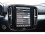 Volvo XC40 B4 211PK Automaat Plus Dark / Adaptive Cruise control / Extra getint glas / Harman Kardon / Elektrisch verstelbare stoelen met geheugen / Stoel- en stuurverwarming / Elektrisch panorama schuifdak / Trekhaak