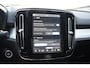 Volvo XC40 B4 211PK Automaat Plus Dark / Adaptive Cruise control / Extra getint glas / Harman Kardon / Elektrisch verstelbare stoelen met geheugen / Stoel- en stuurverwarming / Elektrisch panorama schuifdak / Trekhaak