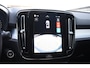 Volvo XC40 B4 211PK Automaat Plus Dark / Adaptive Cruise control / Extra getint glas / Harman Kardon / Elektrisch verstelbare stoelen met geheugen / Stoel- en stuurverwarming / Elektrisch panorama schuifdak / Trekhaak
